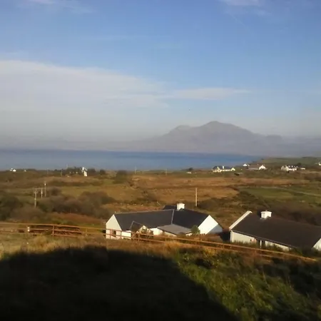 Sunnymeade Accommodation With Sea View Vakantiehuis *
